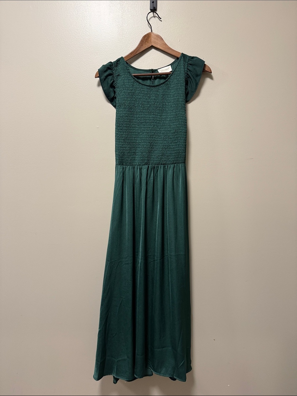 NWOT MELLODAY Emerald Green Midi Dress with Ruffle Cap Sleeves